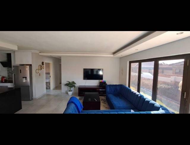 3 BEDROOM FREEHOLD FOR SALE IN SOUTHDOWNS ESTATE